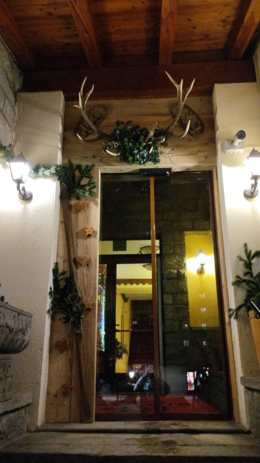 朱梅奥克斯酒店 布勒伊-切尔维尼亚 外观 照片
